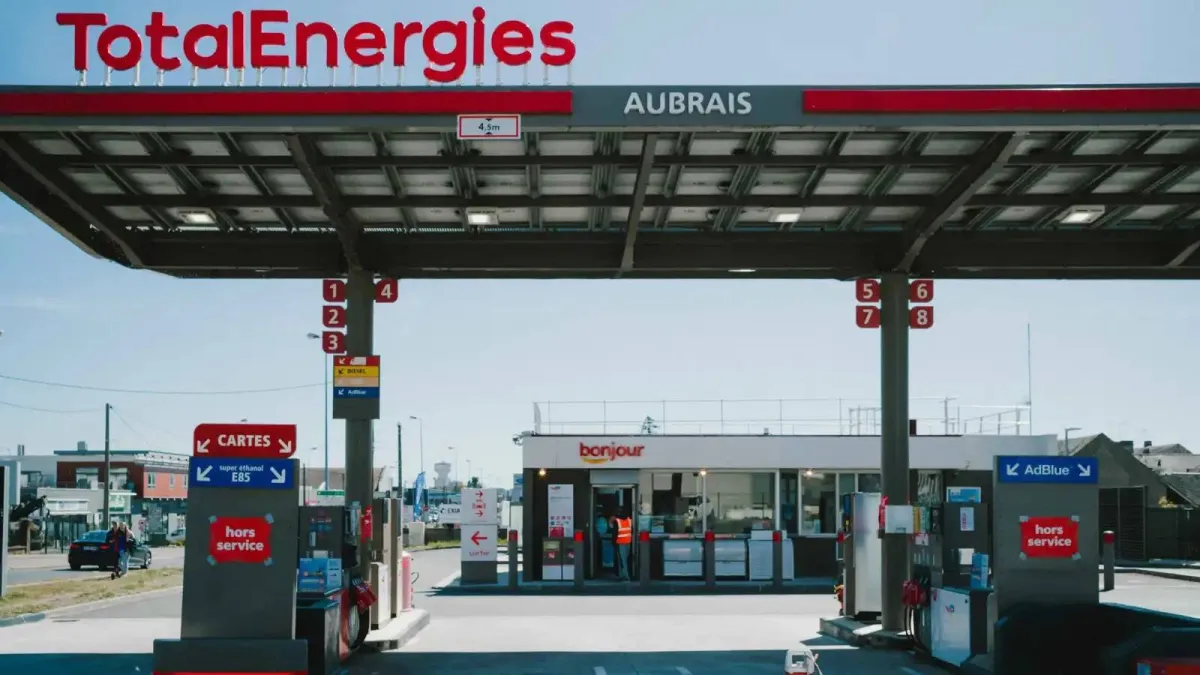 وزيرة فرنسية: نقص الوقود يطال 18% من محطات فرنسا