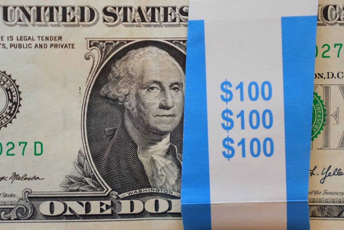 هدنة ترمب تهوي بالدولار الى ادنى مستوياته