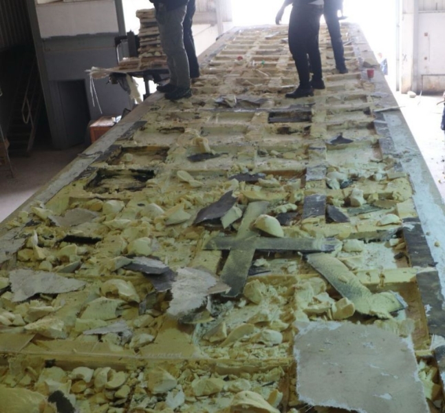 احباط تهريب مخدرات على ظهر براد كبير 