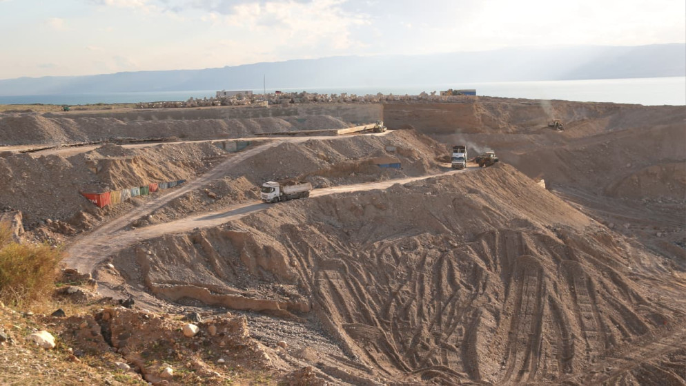 وزير الاشغال يتفقد مشاريع حماية جسور البحر الميت