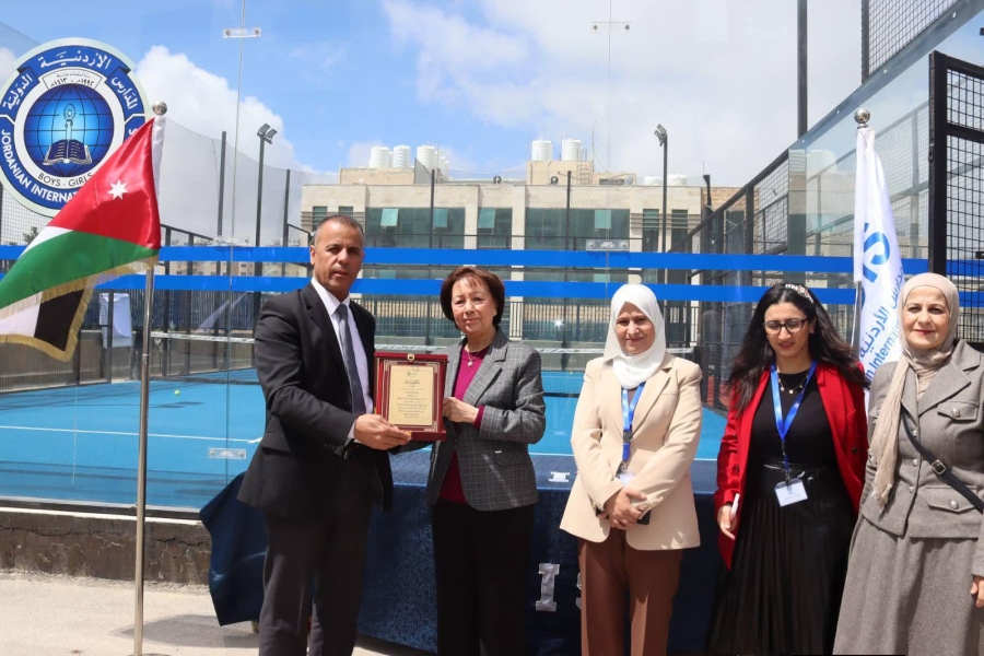 الهديرس يكرّم أبطال بطولة البادل الأولى للمدارس الخاصة