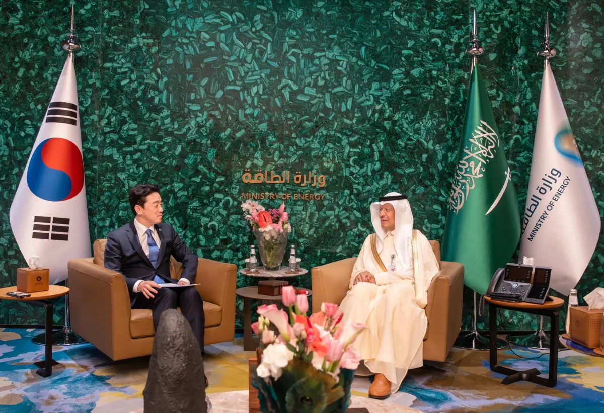 وزير الطاقة السعودي يبحث تعزيز استقرار الامدادات مع مسؤول كوري