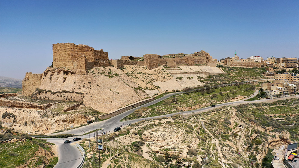 اغلاق طريق المرج بالكرك لتنفيذ مشروع التلفريك