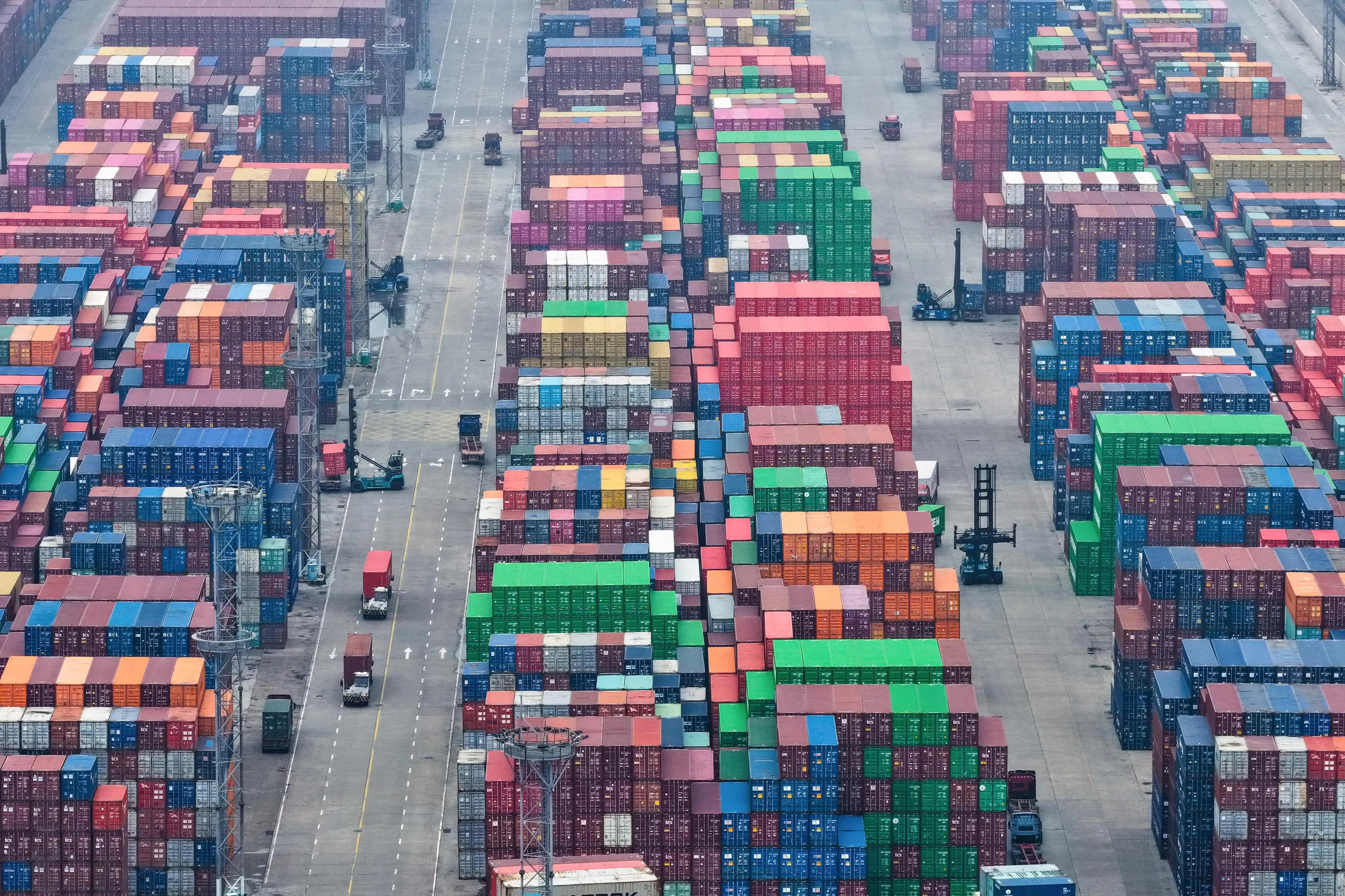 اقتصاد الصين يواجه تحديات بسبب ازمة هرمز وتباطؤ الصادرات