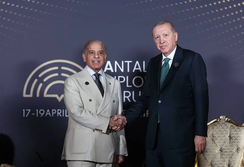 اردوغان وشهباز شريف يبحثان انهاء حرب ايران
