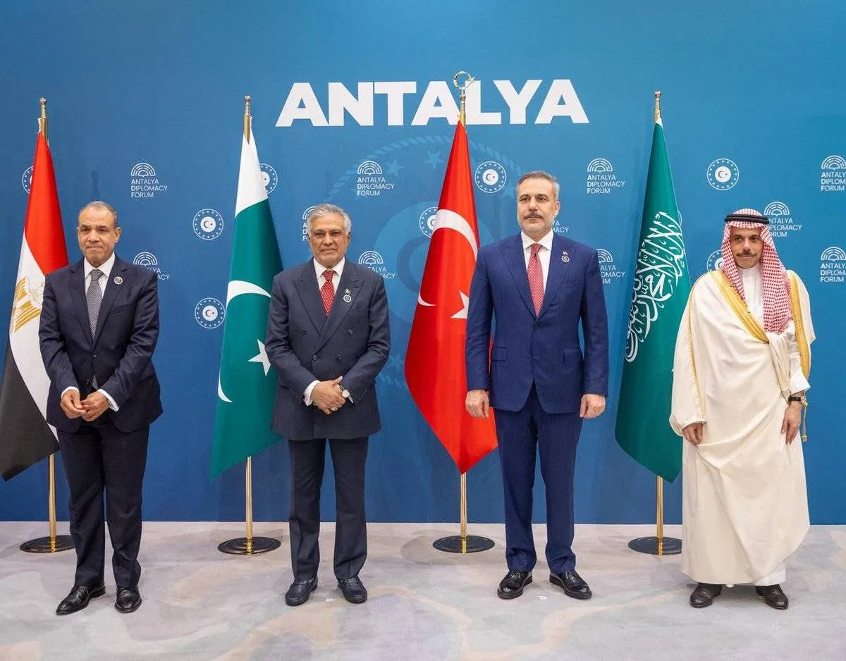 وزير الخارجية السعودي يبحث مستجدات اقليمية في انطاليا