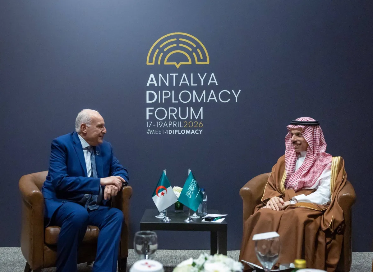 وزيرا خارجية السعودية والجزائر يناقشان اخر المستجدات الاقليمية