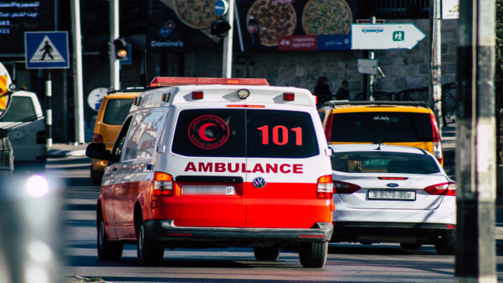 مستوطنون يهاجمون مركبة اسعاف جنوب نابلس