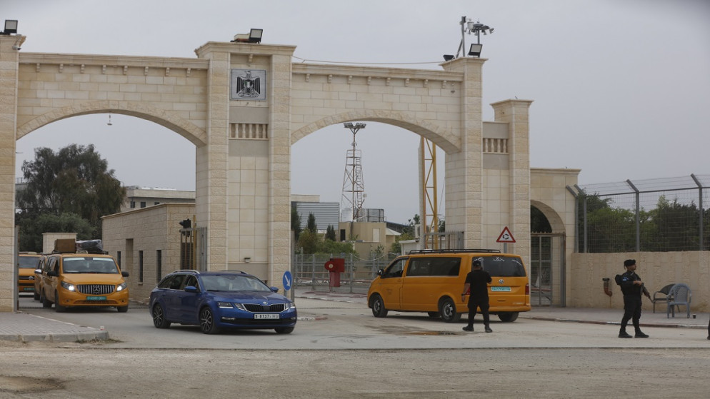 عبور 19 الف مسافر عبر معبر الكرامة وتوقيف 35 مطلوبا