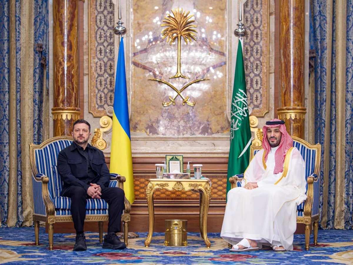 محمد بن سلمان وزيلينسكي يناقشان التطورات الإقليمية والدولية