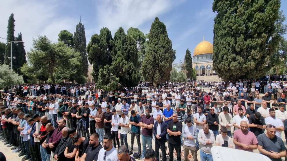 70 الف مصل يؤدون صلاة الجمعة في المسجد الاقصى