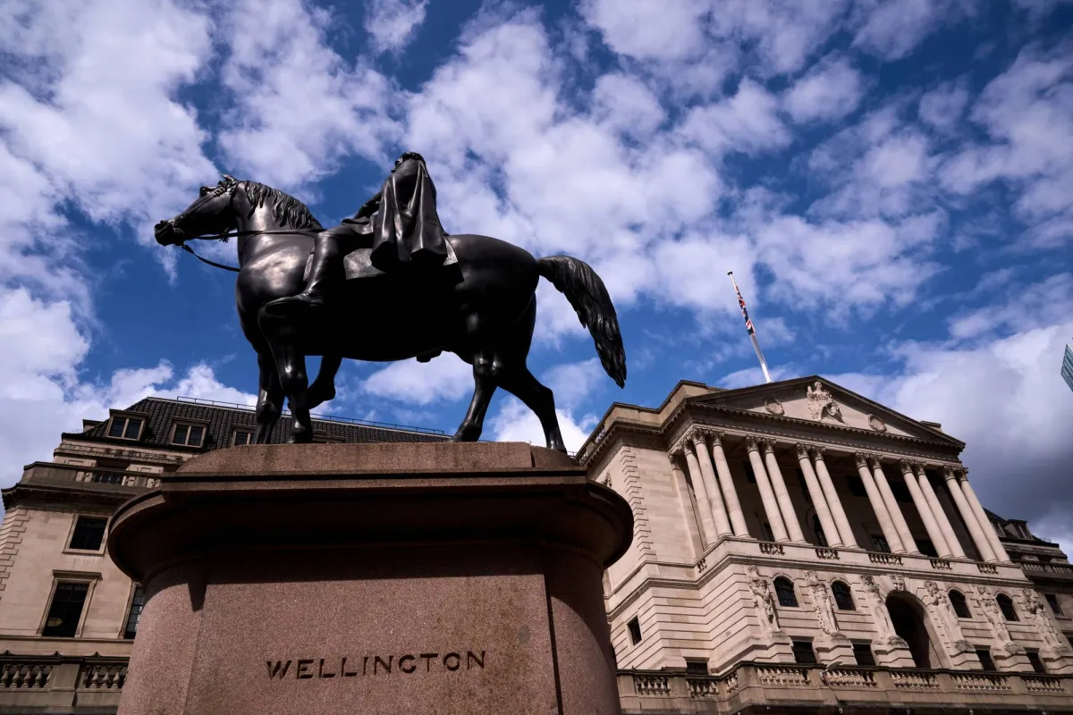 بنك انجلترا يواجه ضغوط الاسواق وقلق الطاقة.. هل يرفع الفائدة؟