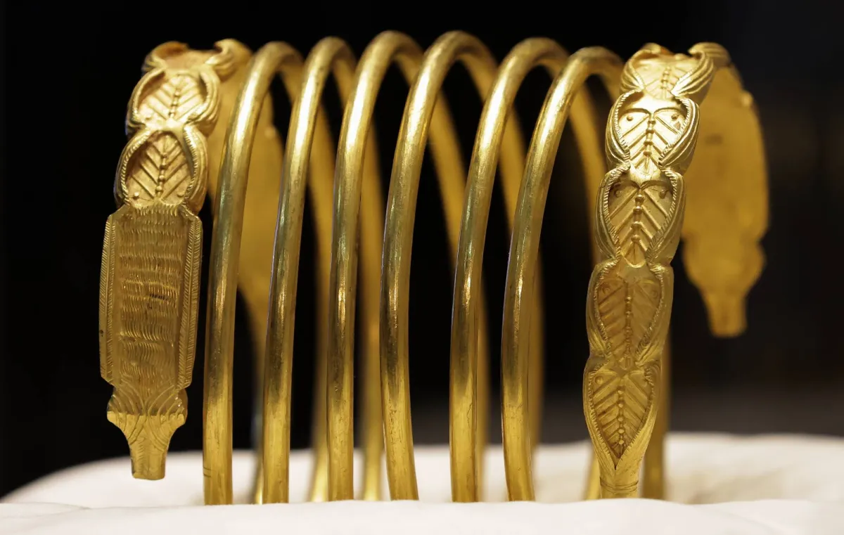 الذهب يتجه لخسائر اسبوعية بتاثير النفط ومخاوف التضخم