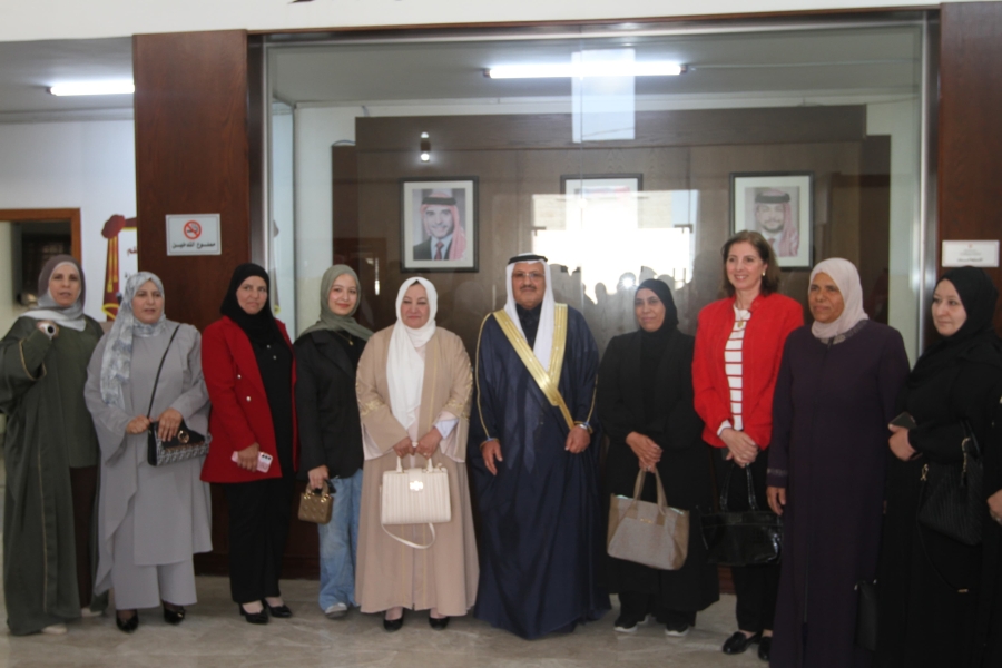 مستشار الملك يلتقي بني حميدة (صور)