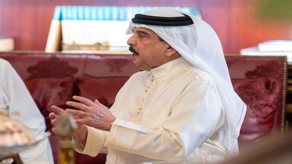 ملك البحرين يدعو ايران للكف عن التدخل وينتقد اصطفاف مشرعين مع الخونة