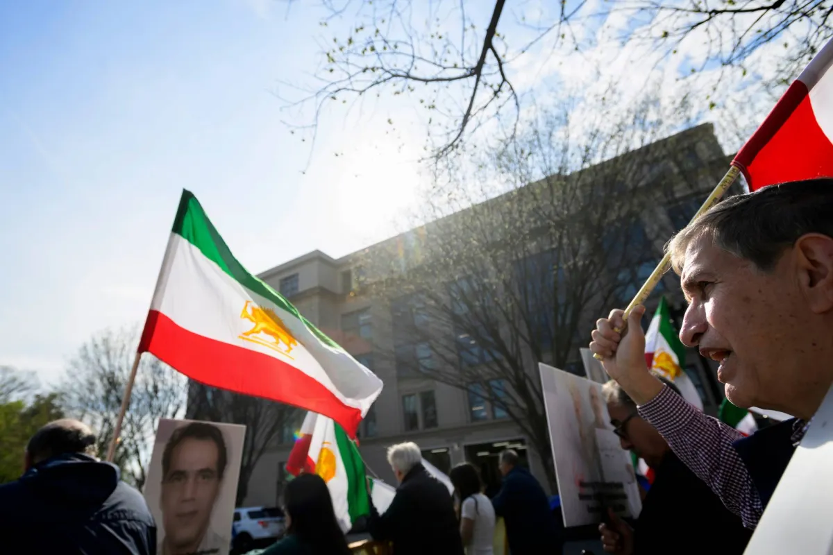 ايران تنفذ اعدام 3 متهمين باعمال شغب