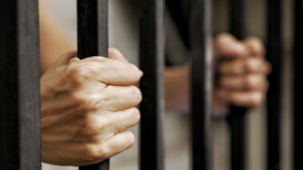 الامن العام يلقي القبض على مطلوب محكوم 18 عاما في قضية قتل