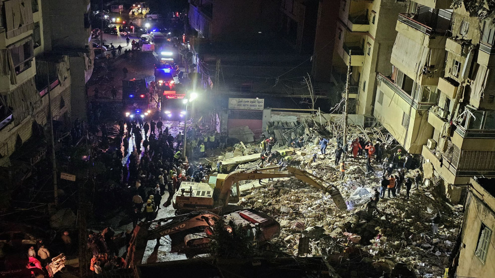 استشهاد 12 شخصا بينهم اطفال ومسعف بغارات اسرائيلية جنوب لبنان