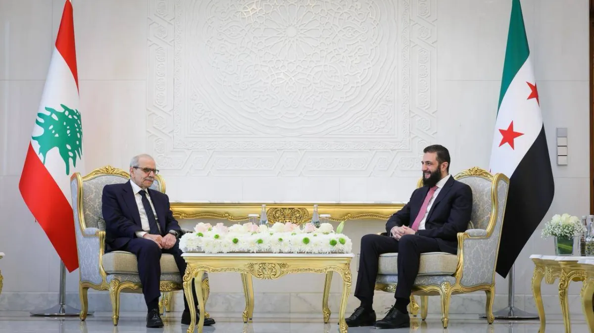 سلام والشرع يبحثان القضايا العالقة بين لبنان وسوريا بدمشق
