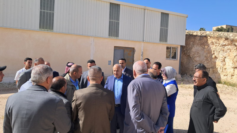 وزير العمل يشدد على تذليل العقبات امام المستثمرين