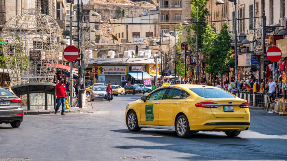 بدء العمل بالتعرفة الجديدة لاجور النقل العمومي والتكاسي