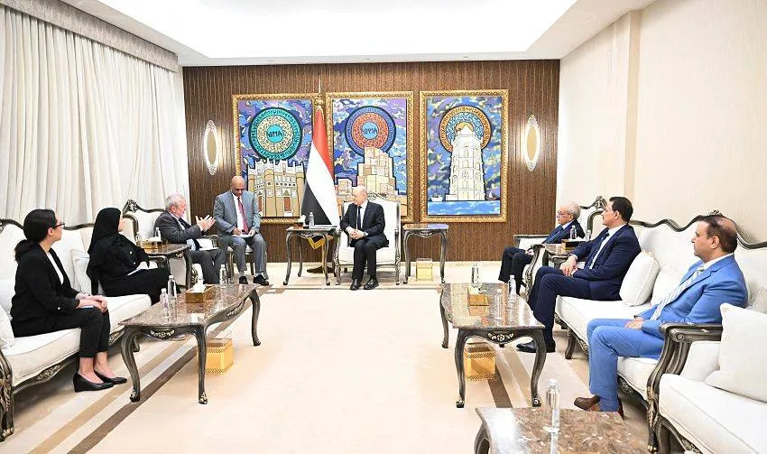 اليمن يعزز الشراكات الدولية لدعم التنمية والاستقرار