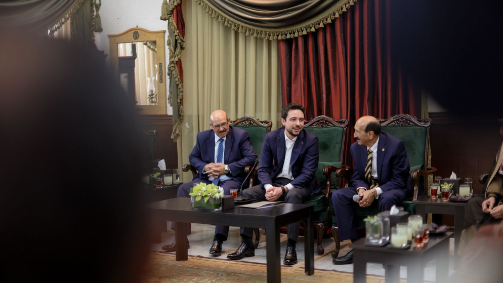 ولي العهد يلتقي وجهاء عشائر العجارمة ويؤكد اهمية خدمة العلم