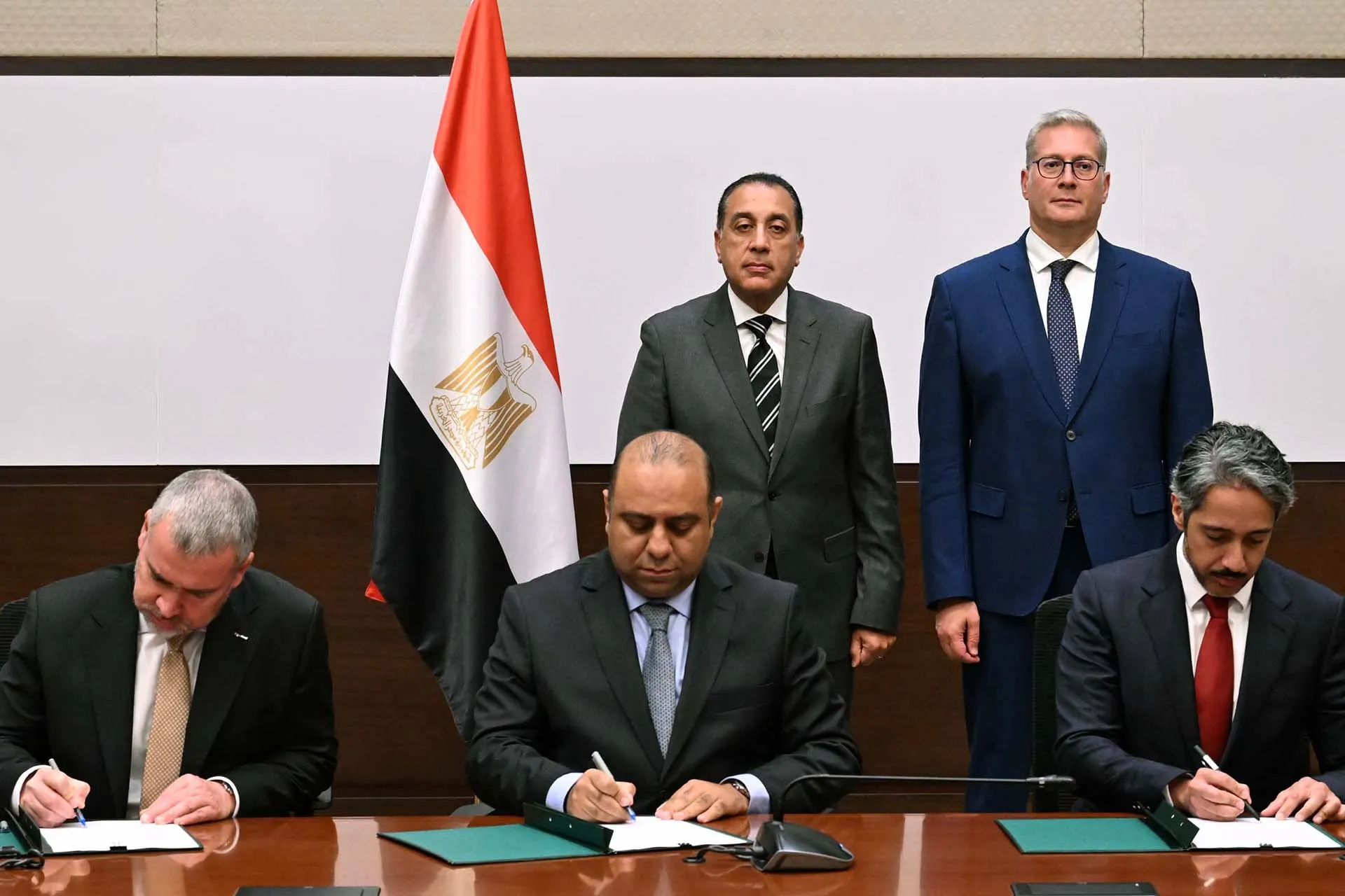 قطر ومصر توقعان اتفاقية للتعاون فى مجال الغاز بالبحر المتوسط