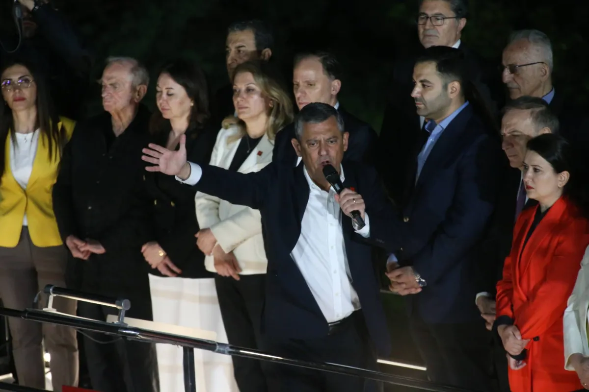 ازمة حزب الشعب الجمهوري تتفاقم واوزيل يتحدى