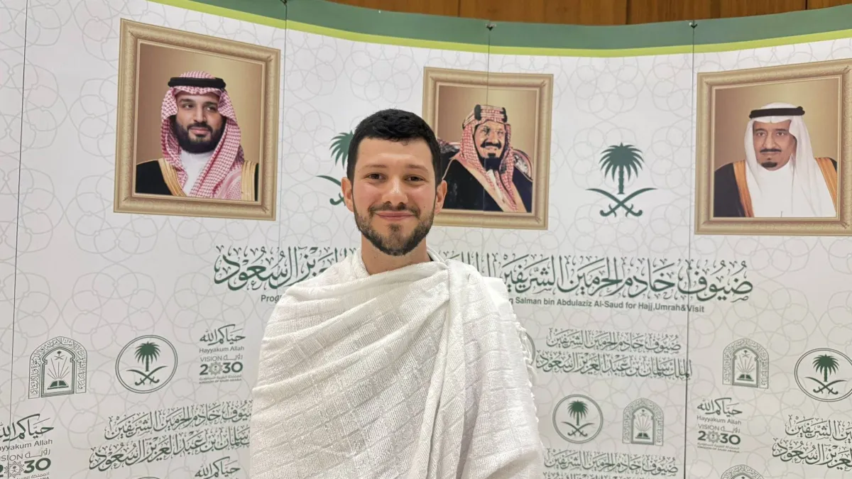 قصص ملهمة حاج يتاثر بالاذان واخر يجد ضالته بالقران