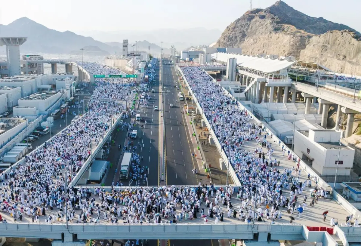 توافد الحجاج الى مشعر منى لقضاء يوم التروية