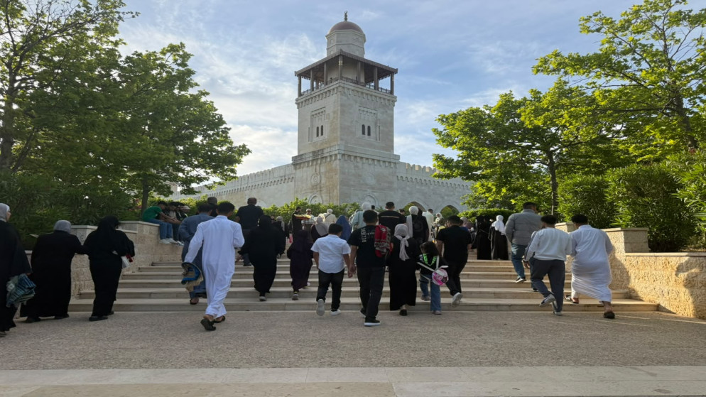 الاف الاردنيين يؤدون صلاة عيد الاضحى في مختلف المحافظات