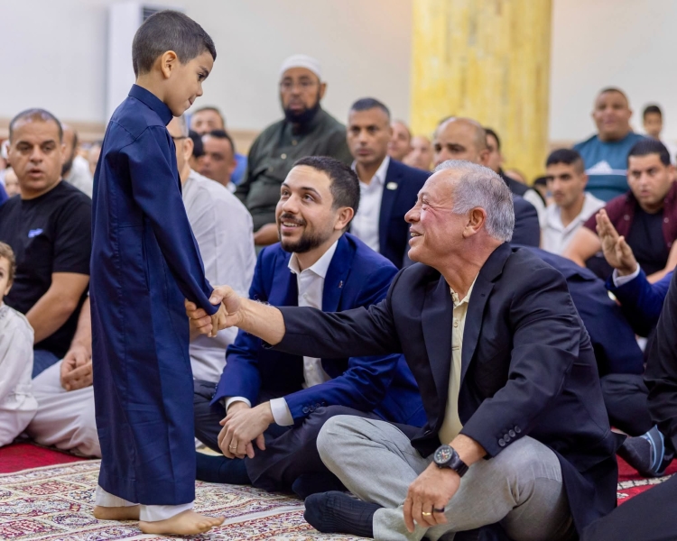 الملك و ولي العهد يؤديان صلاة عيد الاضحى بالعقبة