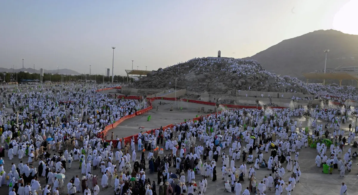 مليون حاج يتوجهون الى مزدلفة بعد اداء الركن الاعظم في عرفات