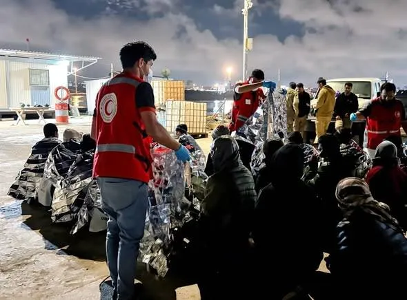 ضبط عشرات المهاجرين قبالة شاطئ طبرق الليبية