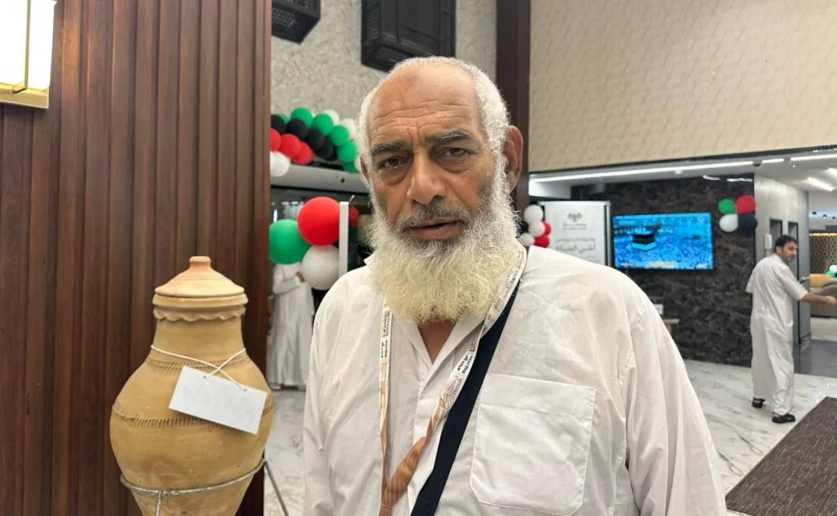 عبد الكريم الطويل من لهيب البارود الى الطواف حول الكعبة