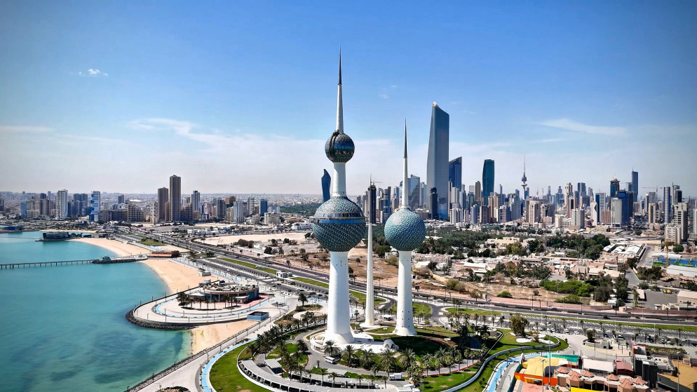 الدفاعات الجوية الكويتية تتصدى لهجمات صاروخية ومسيرات معادية