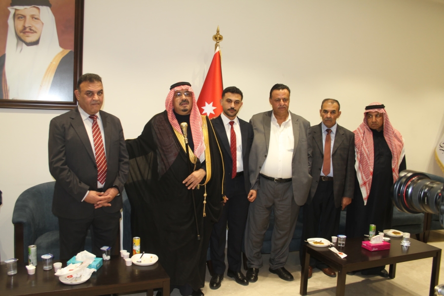 العضايلة يقيم مأدبة عشاء بمناسبة زفاف نجله الطيار أحمد في