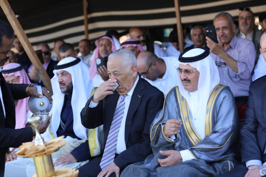 العيسوي يرعى احتفالاً بعيد الاستقلال 80 (صور)