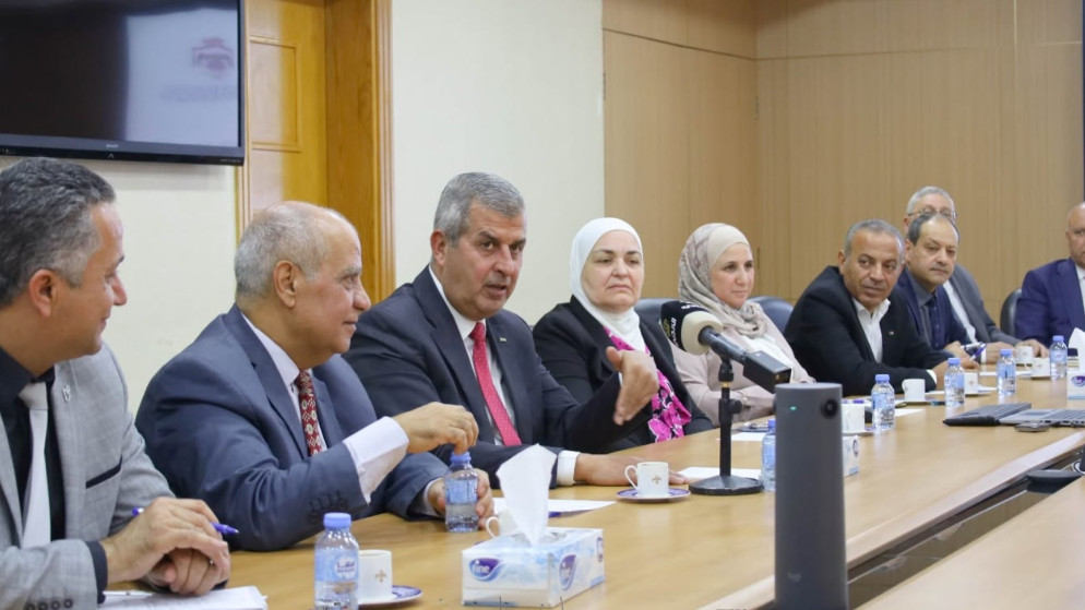 خطة حكومية لتقليل خسائر شركة الكهرباء الوطنية وخفض الفاقد الكهربائي