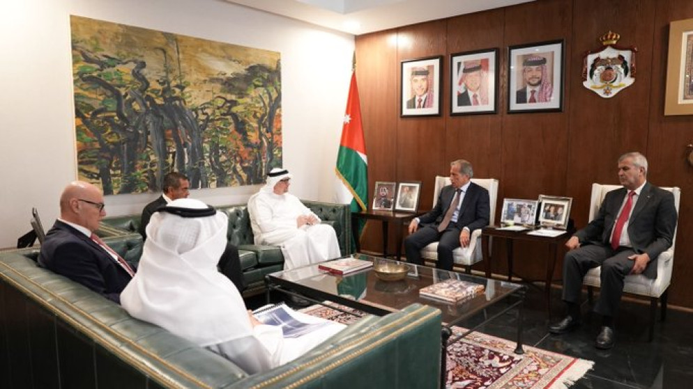 جعفر حسان يبحث مع شركة مصدر الاماراتية تعزيز مشاريع الطاقة المتجددة في الاردن