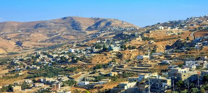 اهالي طيبة الكرك تحتج على الحكومة والسبب
