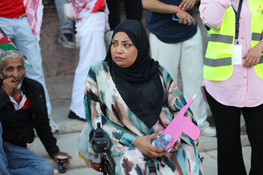 الشعب عندما كان في حاله انتظار ومتابعه