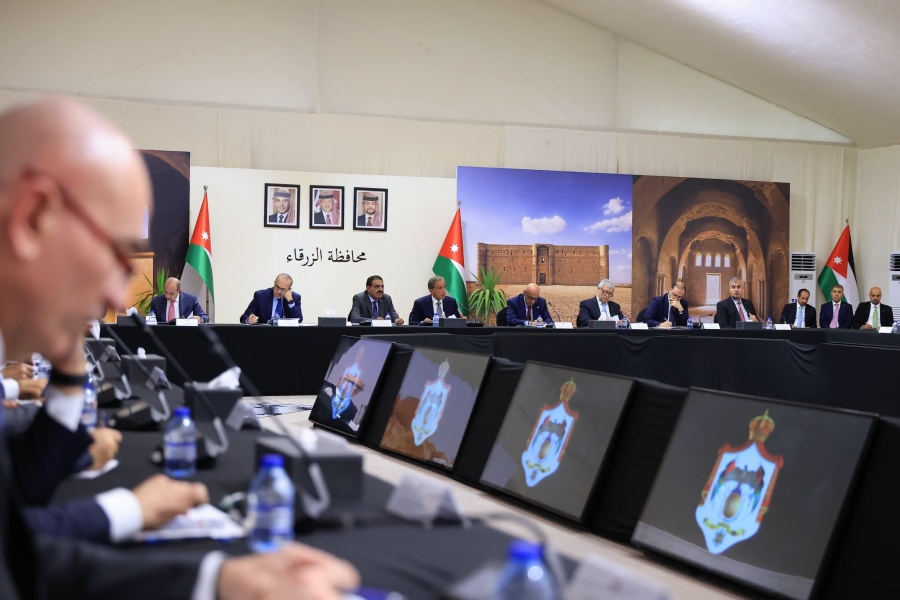 الحكومة : الملك مهتم في الزرقاء