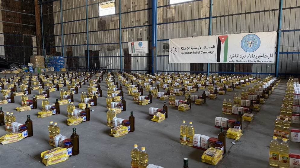 الحملة الاردنية توزع مساعدات غذائية عاجلة في شرق غزة