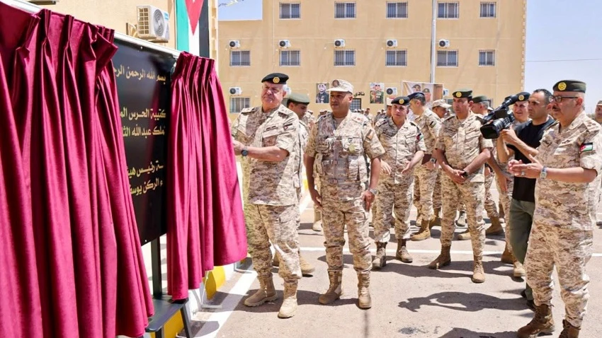 يوسف الحنيطي يفتتح مباني كتيبة الحرس الملكي الالية الجديدة