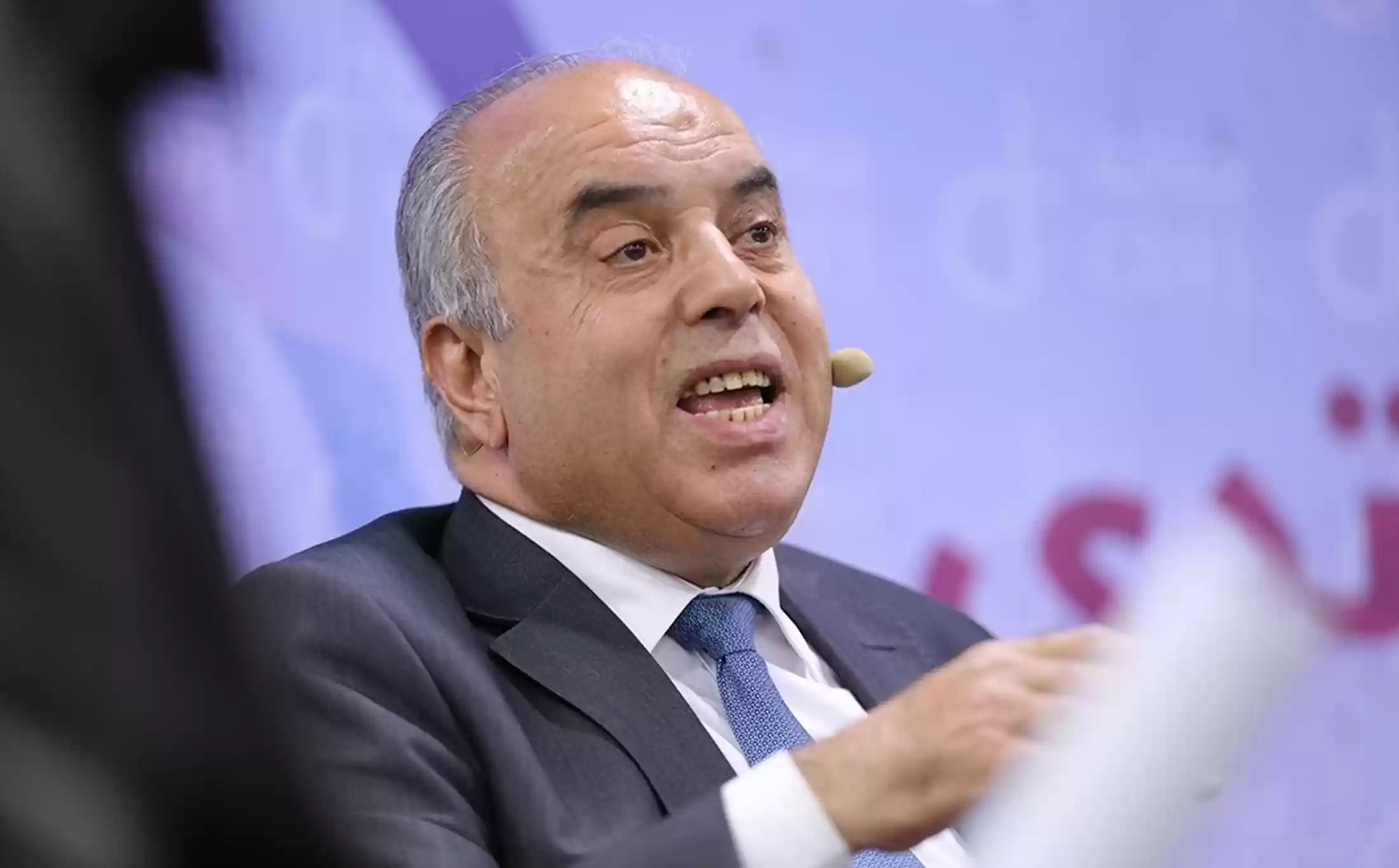 الوزير محافظة في جولة 