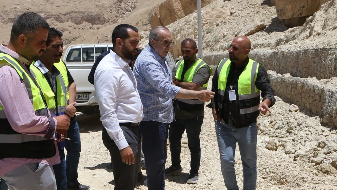 وزير الاشغال يتفقد مشاريع حيوية في الكرك ويوجه بتسريع الانجاز