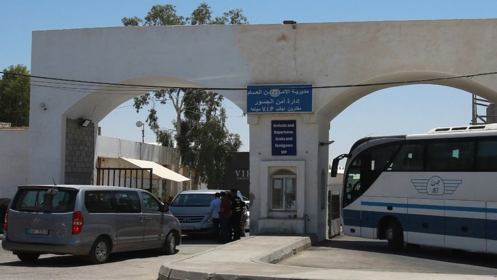 الفراية يجري جولة تفقدية ثانية في جسر الملك حسين لمتابعة سير العمل