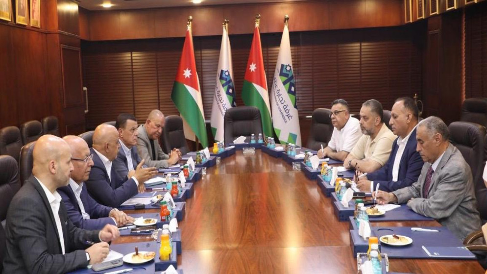 غرفة تجارة عمان ونقابة مكاتب تاجير السيارات تبحثان تحديات القطاع
